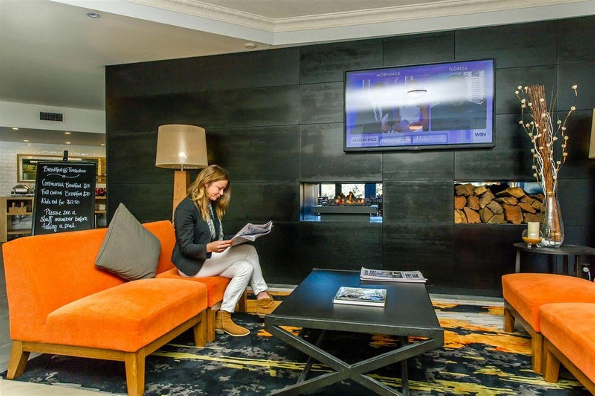 Alpha Hotel Канберра Экстерьер фото